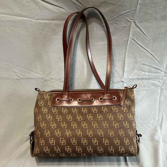 Dooney and Bourke shoulder bag - Picture 3 of 16